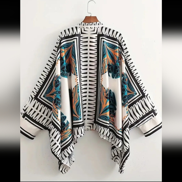 Woman Ethnic print two piece set (M top, L bottom) - Picture 5 of 7